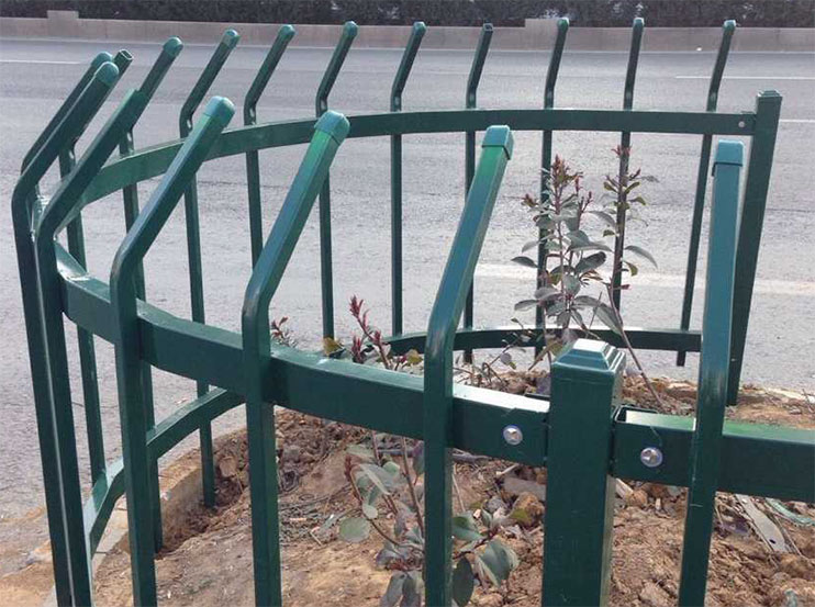 草坪欄桿