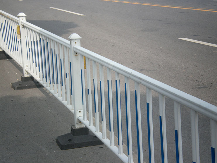 公路護(hù)欄