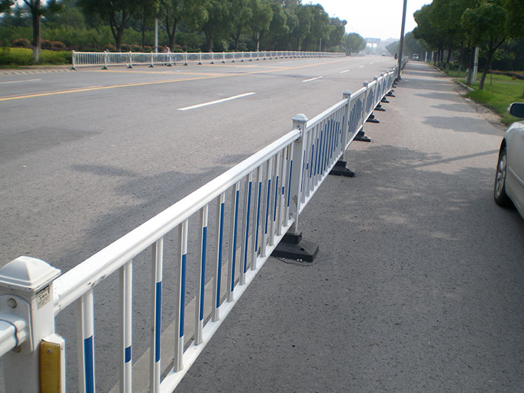 公路護(hù)欄